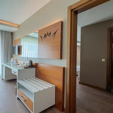 Hotel White